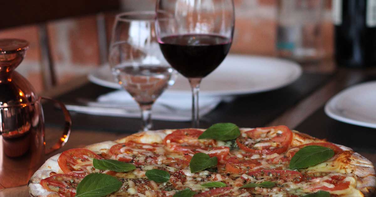 Dia da Pizza: data pede acompanhamento de um bom vinho ou espumante